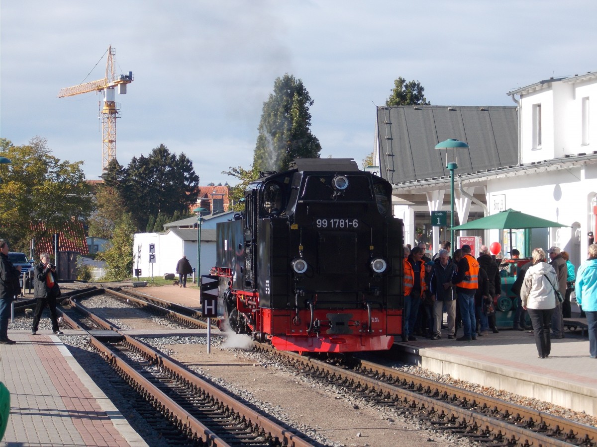 Andrang auf den Führerstand von 99 1781,am 11.Oktober 2015,beim Bahnhofsfest in Binz.