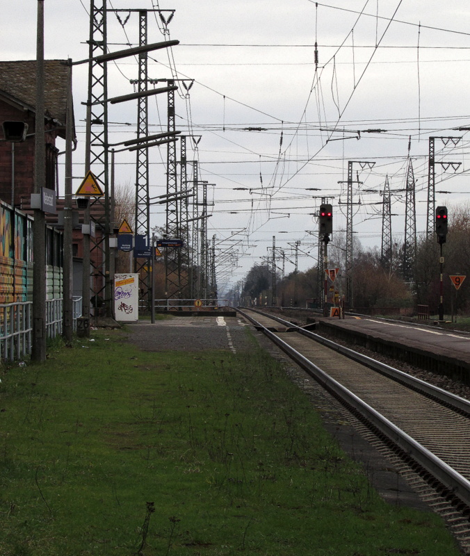 Bahnhof Weiterstadt am 01.Mrz.2014.
Blickrichtung Gro Gerau.