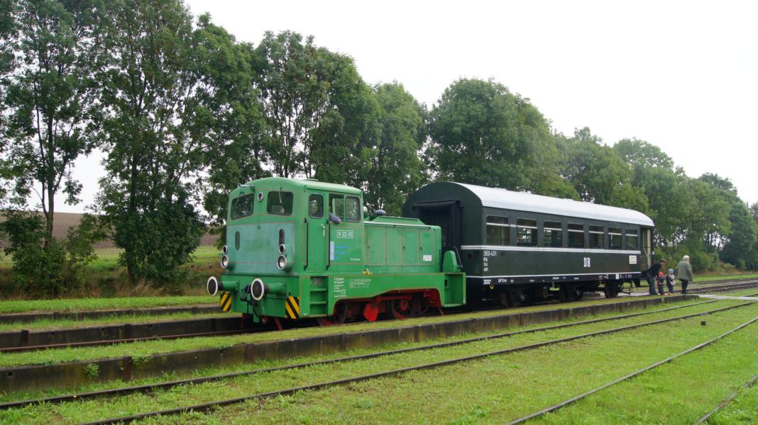 Baureihe V 22 des Klein- und Privatbahnmuseums Gramzow/Uckermark im Bahnhof Damme auf Vereinseigener Strecke.