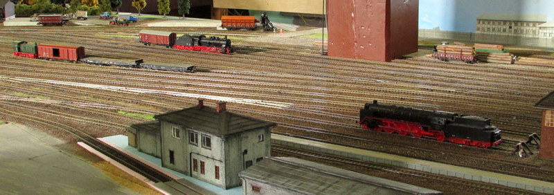 Blick auf das Gelnde des Bahnhofs Arnstadt auf der Modellbahn des Eisenbahnmuseum Arnstadt.