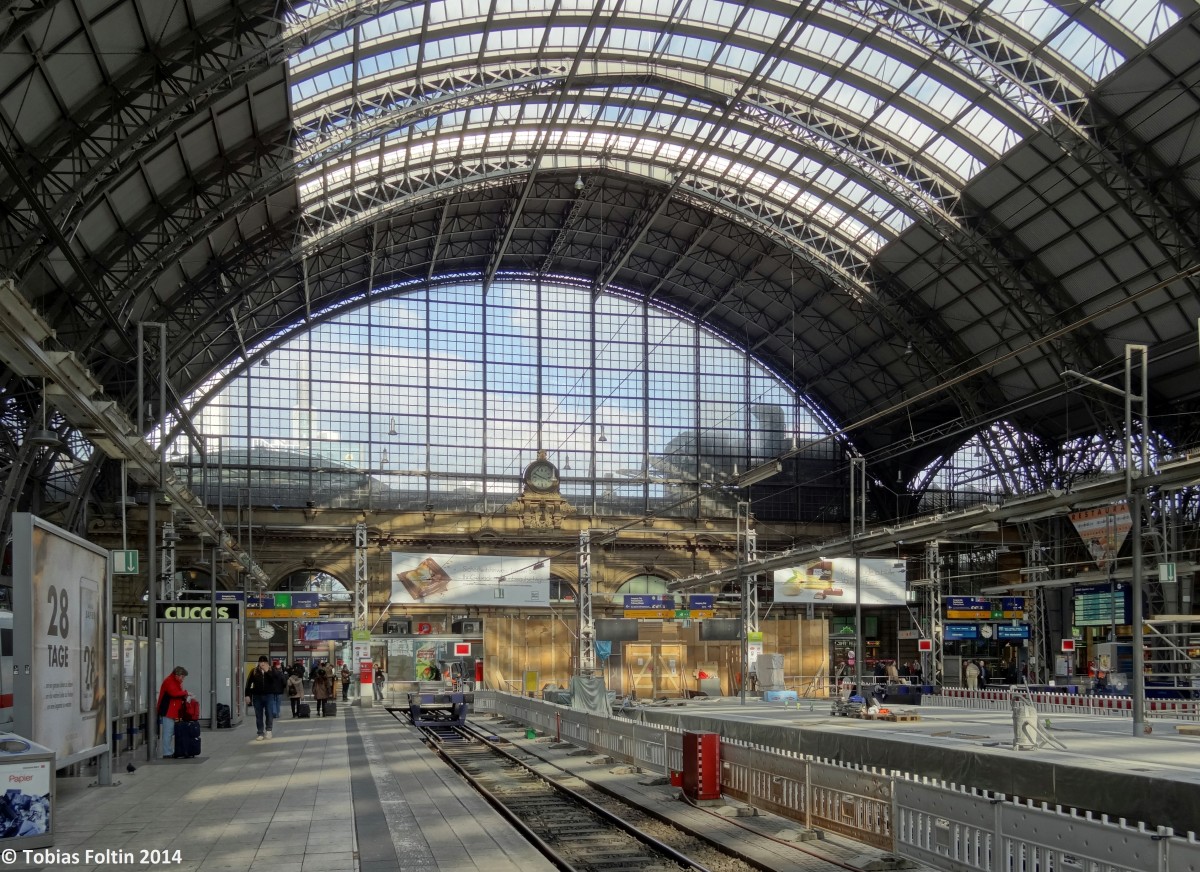 Blick in die Haupthalle des Frankfurter Hauptbahnhofes.
Aufgenommen im Mrz 2014.