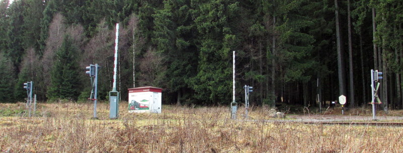 Der Bahnübergang in Drei Annen Hohne Richtung Brocken.
Aufgenommen am 10.Jan.2014