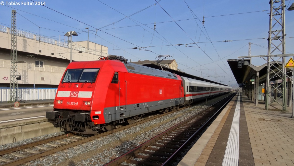 Der ICE nach München Hbf in Form eines Wendezuges mit der BR101 und Ex-Metropolitan Wagen macht in Bamberg kurz Station.
Aufgenommen im April 2014.