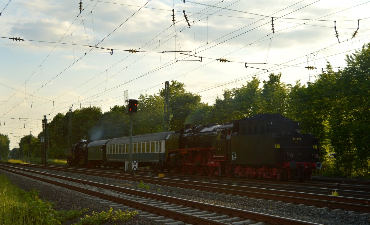 Der Überführungszug nach Frankfurt bei der Ausfahrt aus Darmstadt Kranichstein am 17.05.2015