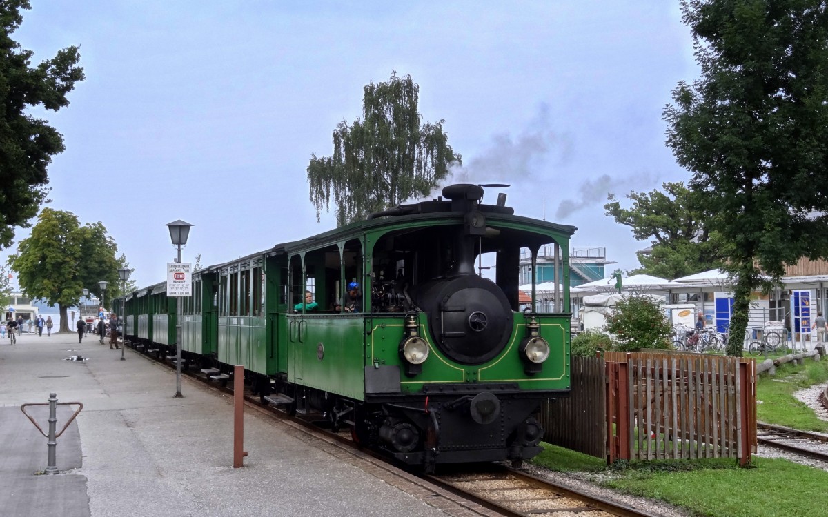 Die Chiemseebahn bei ihrem Aufenthalt im Endbahnhof Prien-Stock.
Aufgenommen im September 2014.Platz.2.(Bild des Monats).September.2014