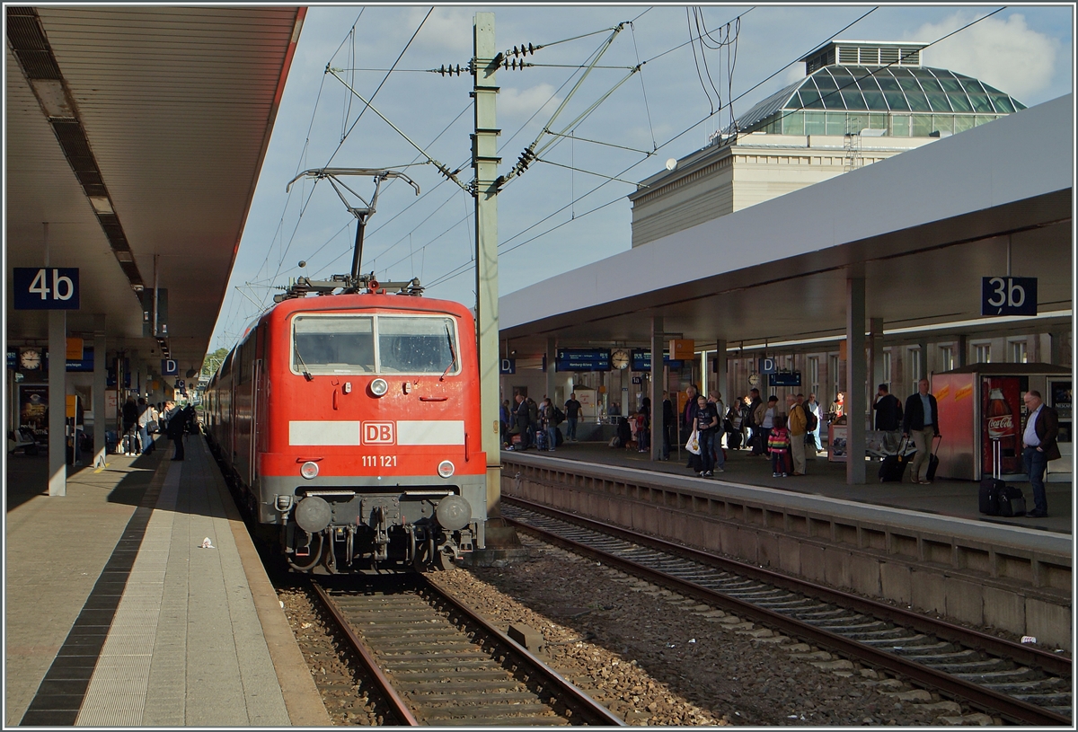 Die DB 111 121 in Mannheim.
20. Aug. 2014