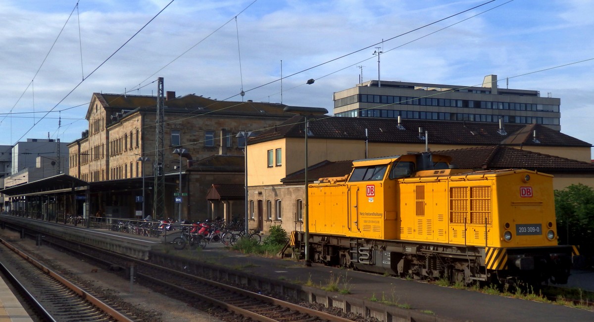 Die Lok 203-309 stand an einem Morgen im Mai 2015 in Bamberg abgestellt.