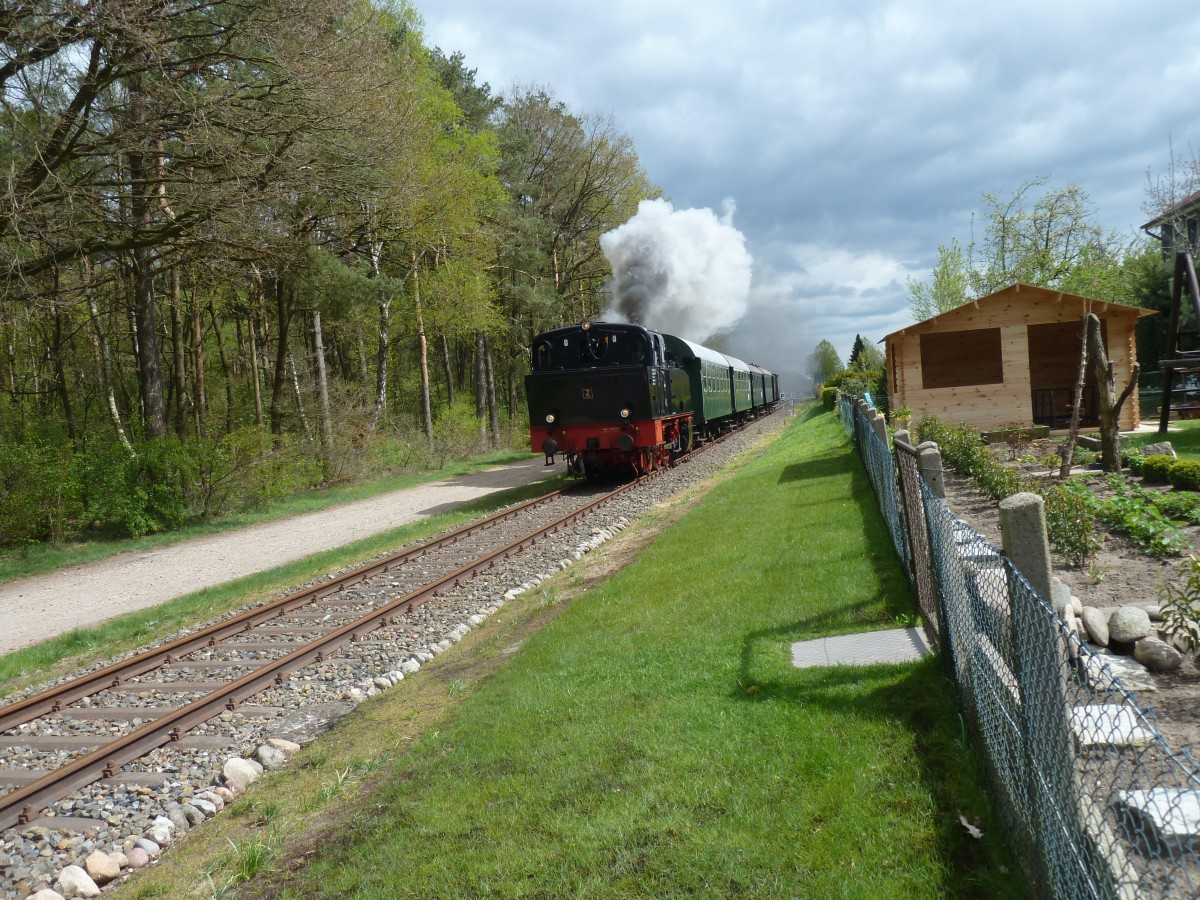 Die Lok Jan Harpstedt bei der Ausfahrt Stelle in Richtung Delmenhorst am 01.05.2015 
