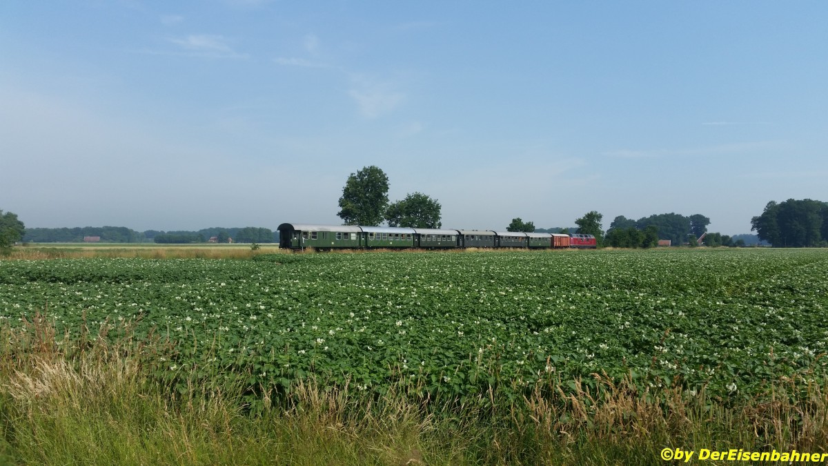 Die V200 033 auf dem weg nach Wilhelmshaven  (Hhe Badbergen) am 04.07.2015