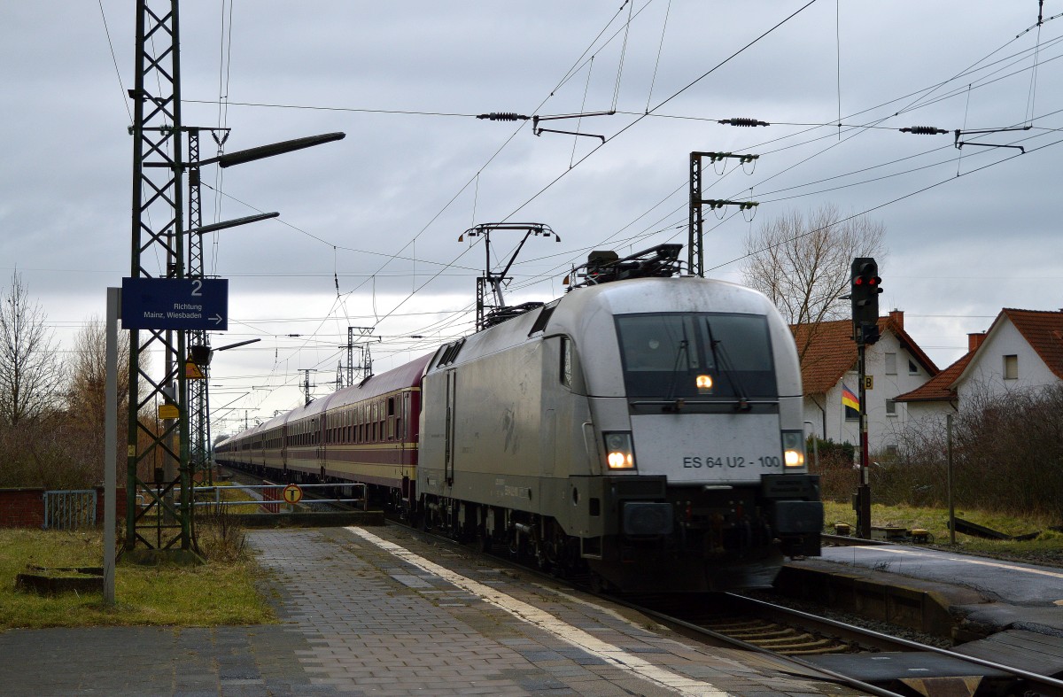 Diese BR 182 namens ES 64 U2-100 durchfuhr Weiterstadt am 21.02.2015 mit einem Fußballsonderzug.