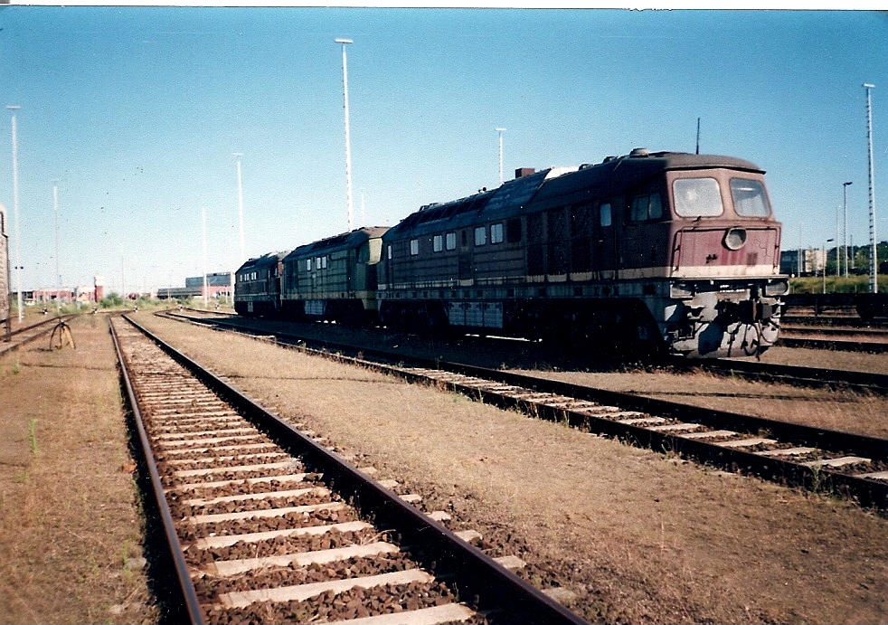 Drei russische TE109 Dieselloks in Mukran.