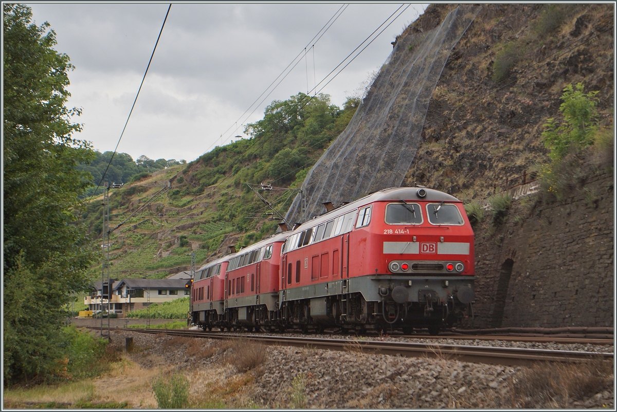 Drei V 218 bei Kobern Gondorf (Moselbahn).
20. Juni 2014