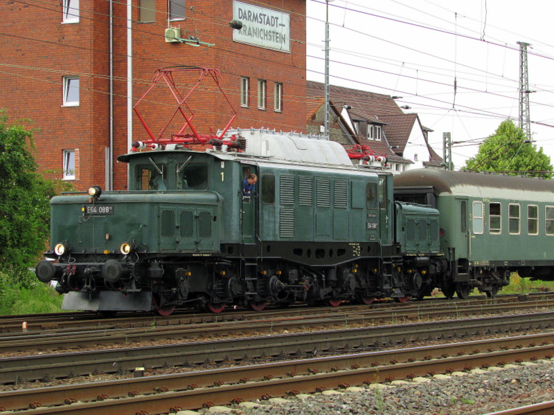 E94 088(GES Stuttgart) am 01.Juni.2014 in Darmstadt Kranichstein.
Sie war die einzigste Gast E-Lok bei den Bahnwelttagen 2014