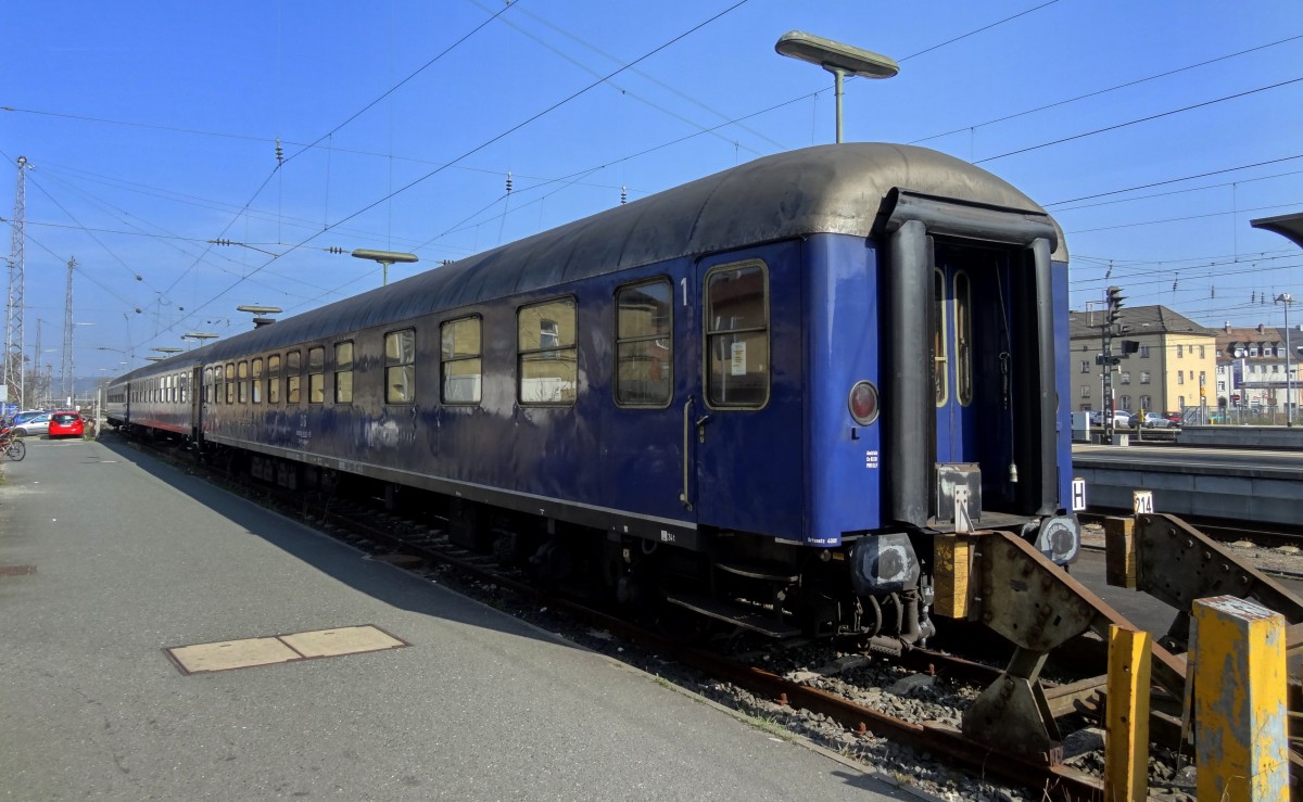 Ein ARmh-Wagen der IGE - Eisenbahn Erlebnisreisen, stand am 10.April 2015 in Bamberg abgestellt.