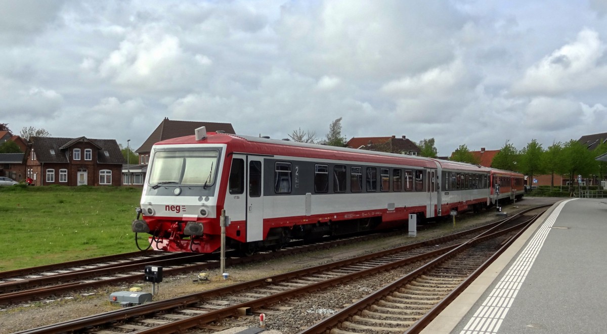 Ein Doppelmotor Triebwagen der Baureihe 629 steht in Niebüll im neg-Bahnhof abgestellt. Aufgenommen im Mai 2015.