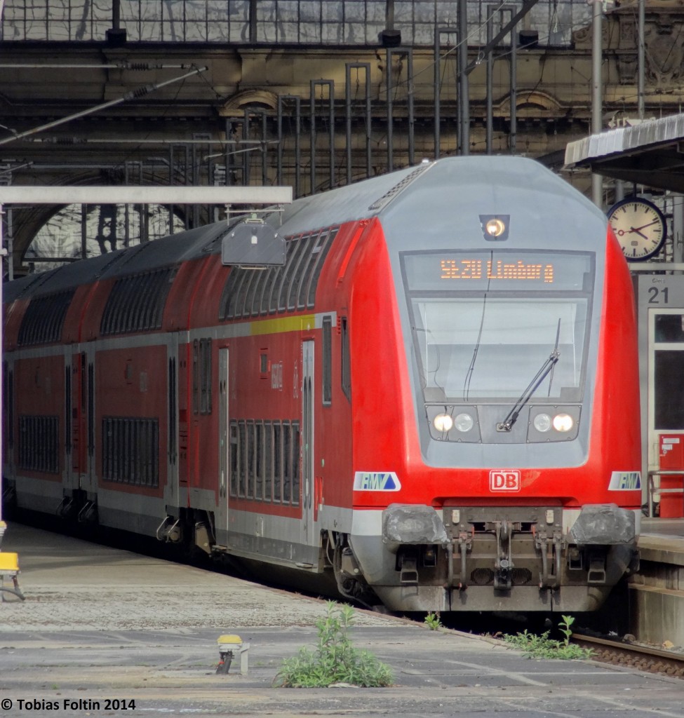 Ein Doppelstockwendezug steht als SE20 nach Limburg in Frankfurt(Main) Hbf.
Aufgenommen im Mrz 2014.
