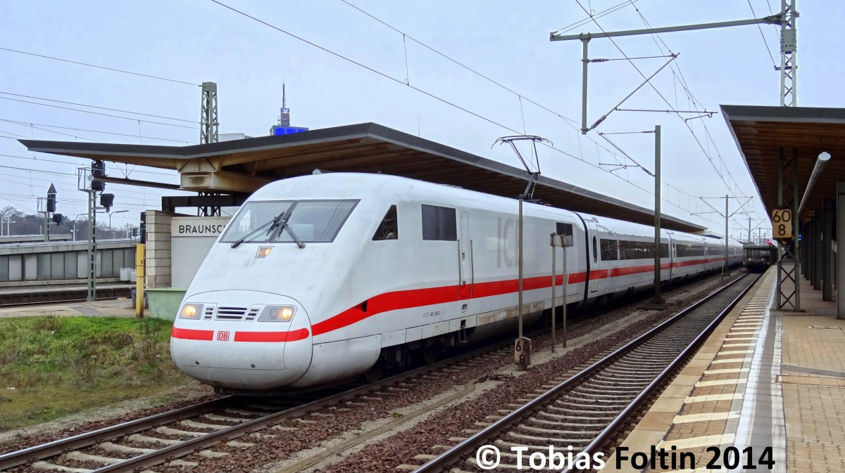 Ein ICE nach München Hbf steht am Gleis 6 in Braunschweig Hbf.
Aufgenommen im März 2014.
