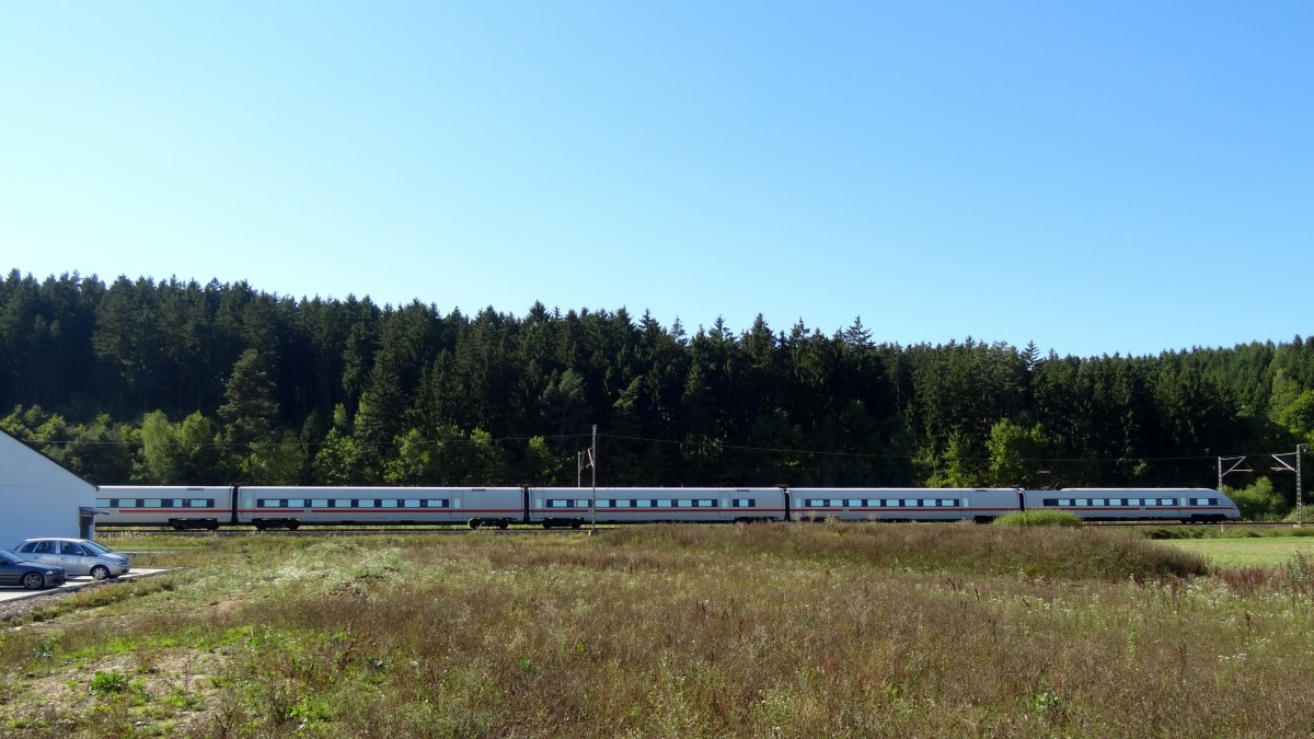 Ein ICE-T durchquert im September 2013 auf seinem Weg Richtung Mnchen, den Frankenwald. Aufgenommen in der Nhe von Stockheim.