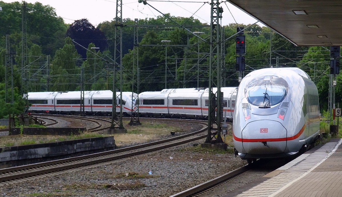 Ein ICE(Velaro D) durchfhrt Stuttgart Bad Cannstatt.
Aufgenommen im Juli 2014.
Platz.3(Bild des Monats)Juli.2014