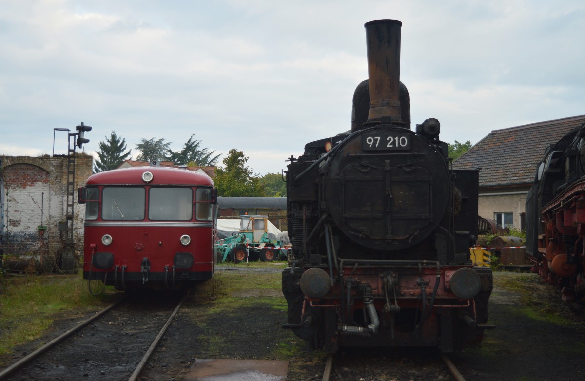 Ein Uerdinger und die 97 210 in Kranichstein abgestellt am 20.09.2015