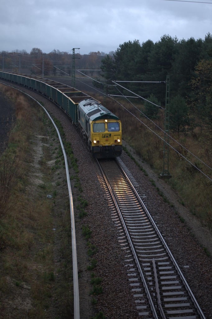 Eine Class 59 (?) mit einem Splitt-Ganzzug auf der Fahrt nach Senftenberg.
20.11.2013 15:48 Uhr