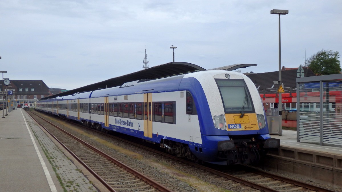 Eine NOB aus Hamburg Altona steht im Endbahnhof von Westerland(Sylt).
Aufgenommen im Mai 2015.