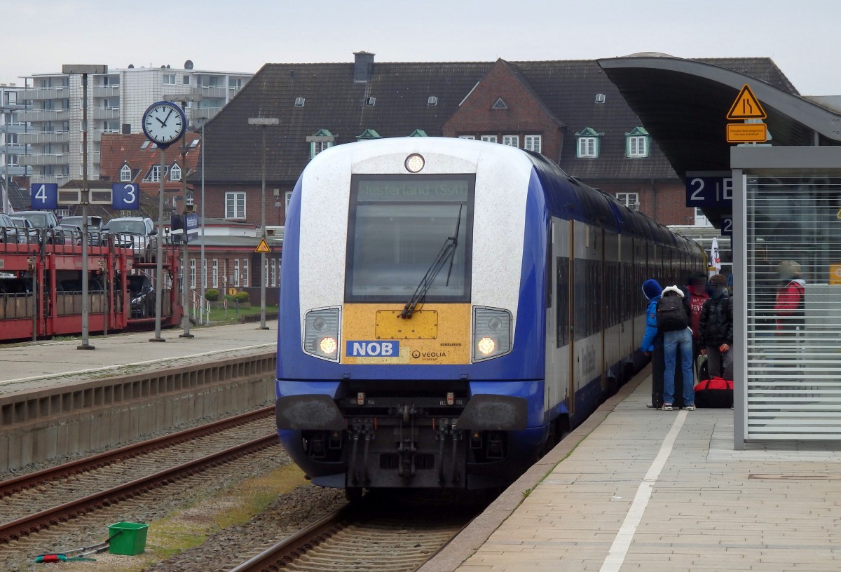 Eine NOB nach Hamburg Altona steht im Startbahnhof Westerland(Sylt).
Aufgenommen im Mai 2015.