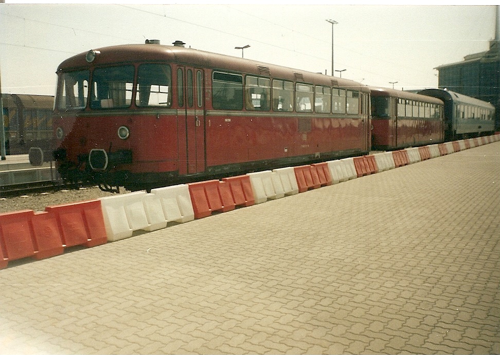 Eine Sonderfahrt nach Mukran unternahm dieser Uerdinger Schienenbus.