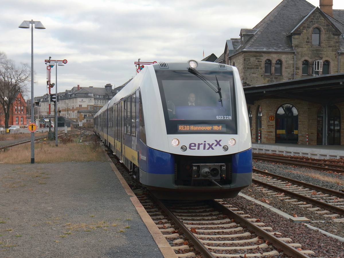 Einfahrt 622 228 mit dem RE 10 nach Hannover Hauptbahnhof am 28. Dezember in den Bahnhof Goslar.