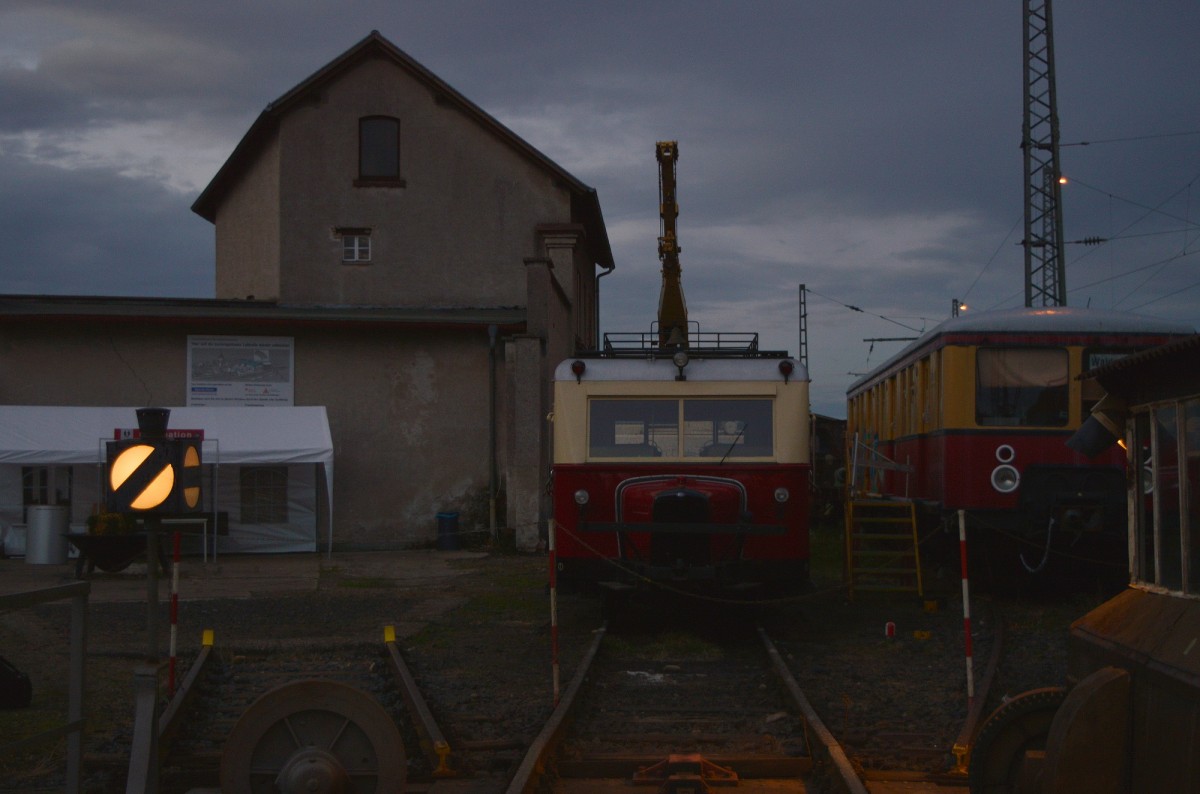 Hinter der Drehscheibe durfte sich der Wismarer Schienenbus am 19.09.2015 im Eisenbahnmuseum Darmstadt-Kranichstein ausruhen.