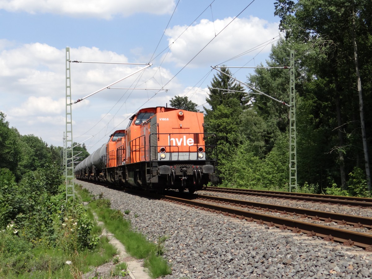 HVLE V160.6 und eine weitere V160 sind am 22.07.14 mit einem Kesselzug in Jössnitz zu sehen.