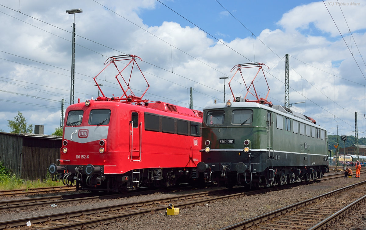 In der Lokaufstellung zur Lokparade beim Sommerfest in Koblenz am 18.06.2016 standen 110 152 (Baureihe E10 e.V.) und E50 091 nebeneinander. Ich gehörte zur Lokbesatzung der 141 228 beim Sommerfest, daher konnte ich mit Warnweste dort fotografieren.