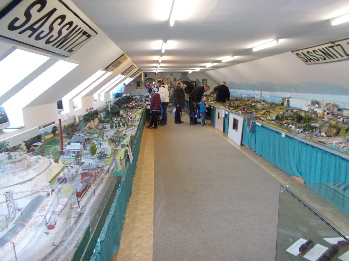 In den Räumen,der Geschwister Scholl Schule,veranstalte der Sassnitzer Modellbahnclub,am 28.und 29.Dezember 2014,seine alljährliche Modellbahnausstellung.