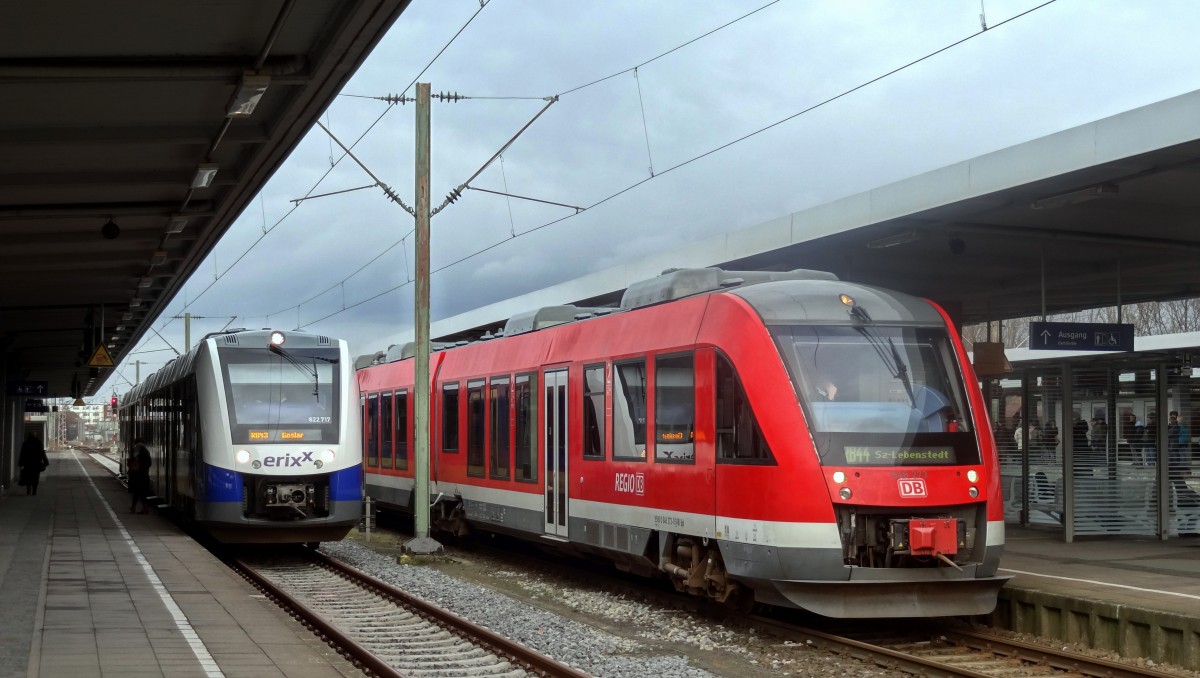 Links steht die RB43 nach Goslar von erixx und rechts die RB44 nach Salzgitter-Lebenstedt von DB Regio.
Aufgenommen im Mrz 2015 in Braunschweig Hbf.
