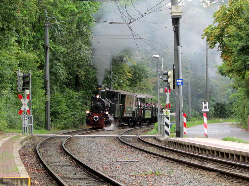 Lok 7 bei der Einfahrt in Damrstadt Waldfriedhof am 08.Sept.2013