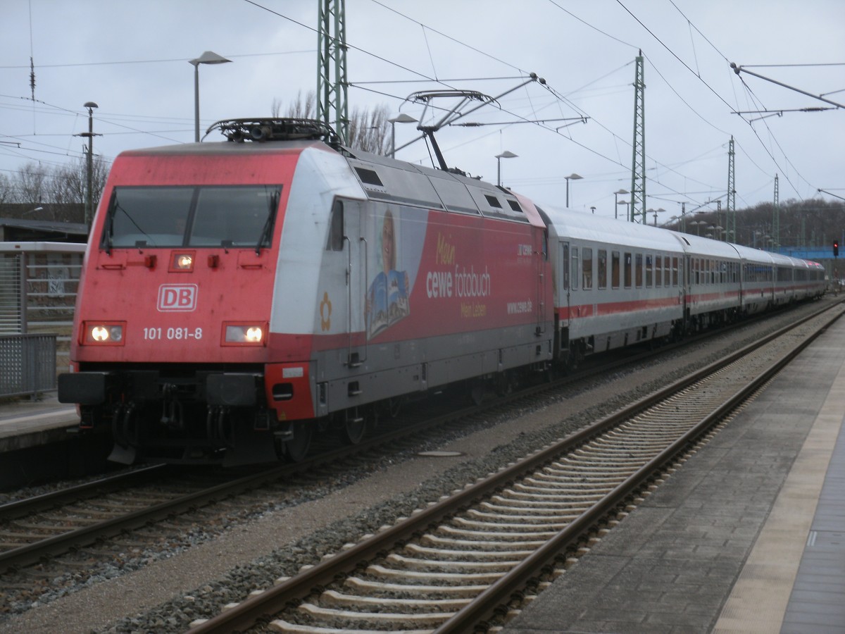 Mit dem IC 2377 Binz-Frankfurt Main Hbf hielt die CEWE 101 081,am 12.Januar 2014,in Bergen/Rügen.