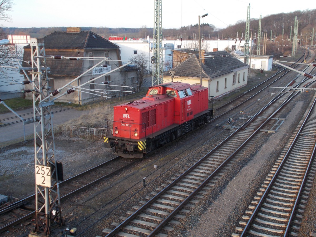 Neben der V100-BUG-002 rangierte,am 08.Mrz 2015,auch die WFL 202 822 in Bergen/Rgen.