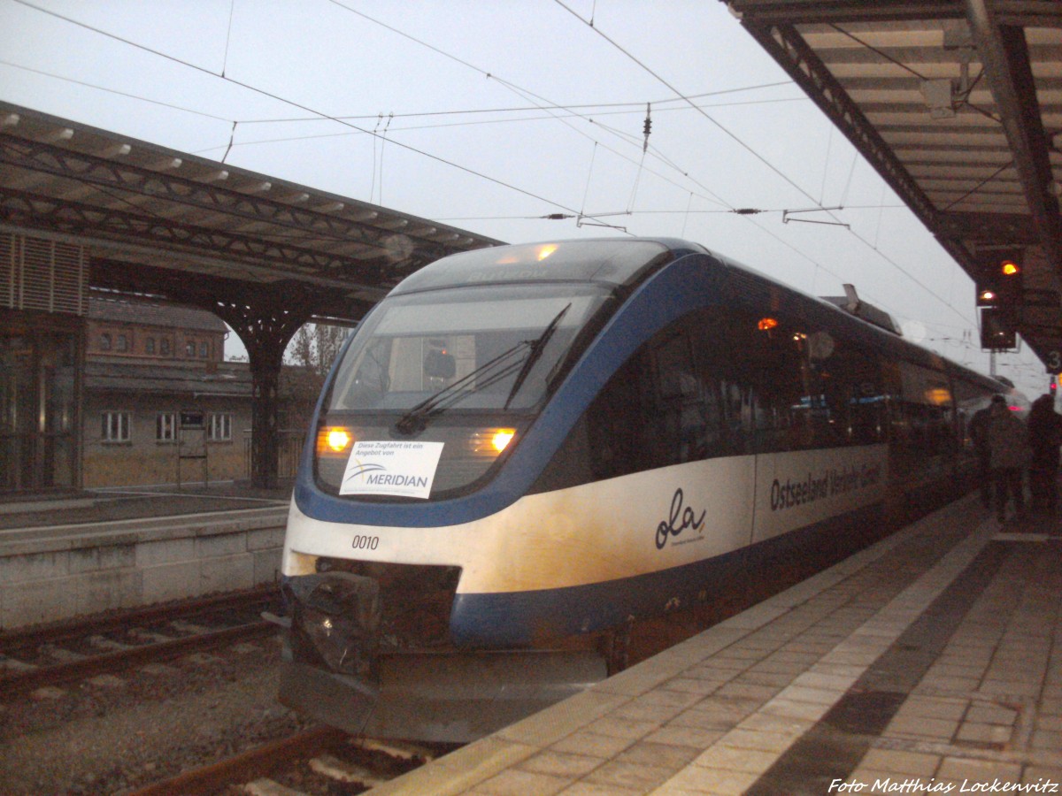 OLA VT 0010 mit Ziel Btzow im Bahnhof Gstrow am 14.12.13 