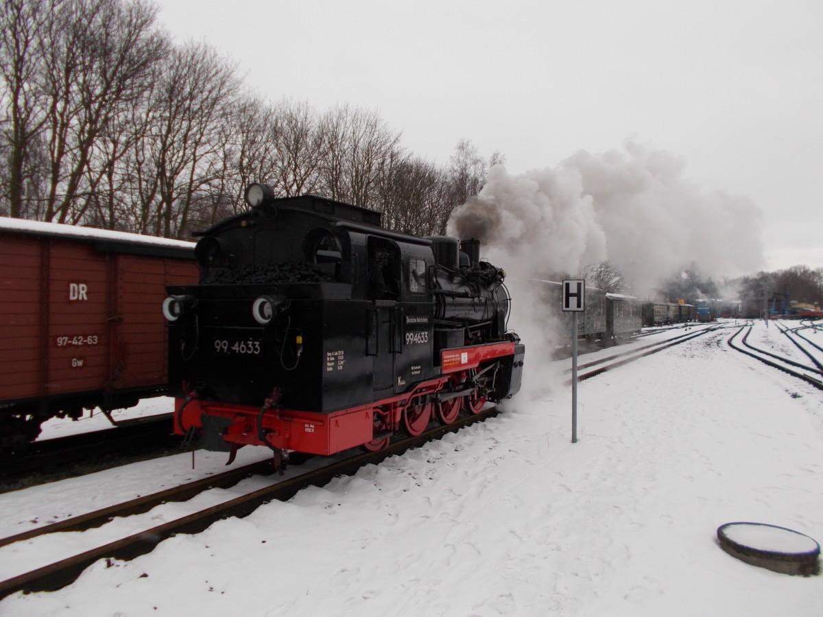 Pause in Putbus beendet hatte 99 4633,am 17.Januar 2016,als Sie sich auf dem Weg zu ihren Zug machte.