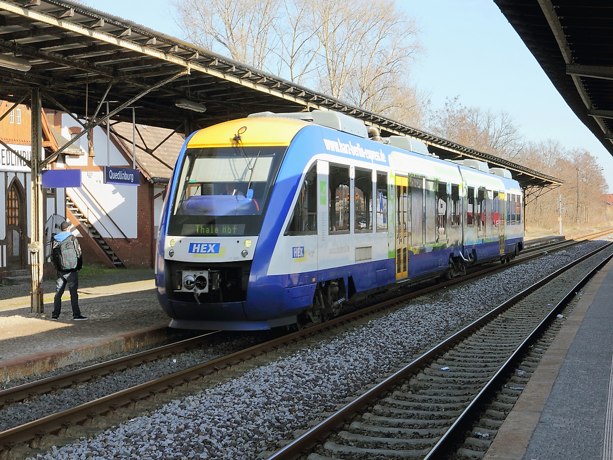 Quedlinburg am 25. Februar 2014, Einfahrt VT 806 als HEX 80140 zur Weiterfahrt nach Thale Hbf.