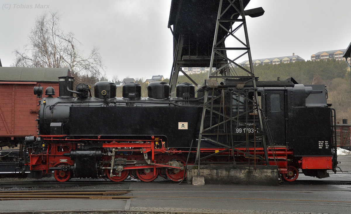 Seitenansicht der 99 1793-1 in Oberwiesenthal am 30.03.2016