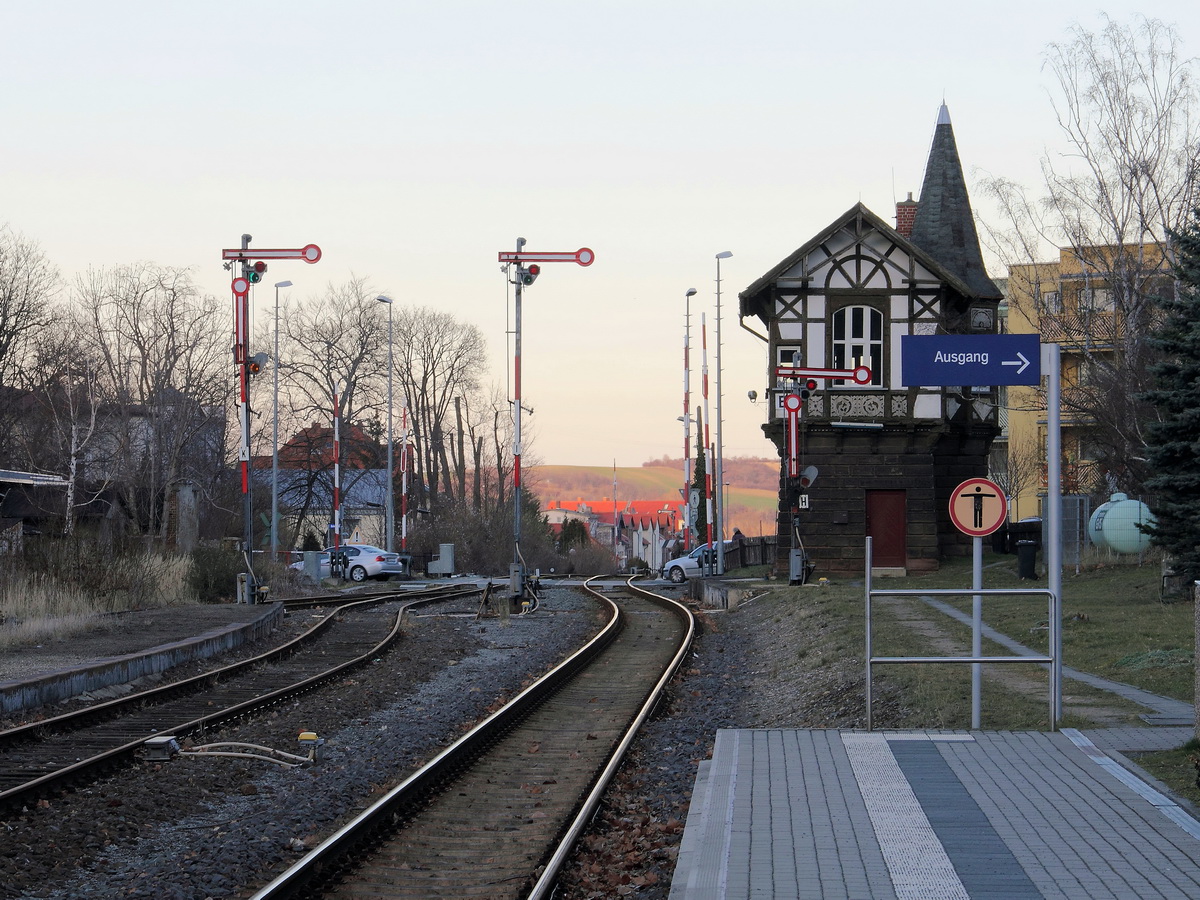 Signalanlage in Richtung Quedlinburg im Bereich des Hauptbahnhof Thale am 23. Februar 2014.