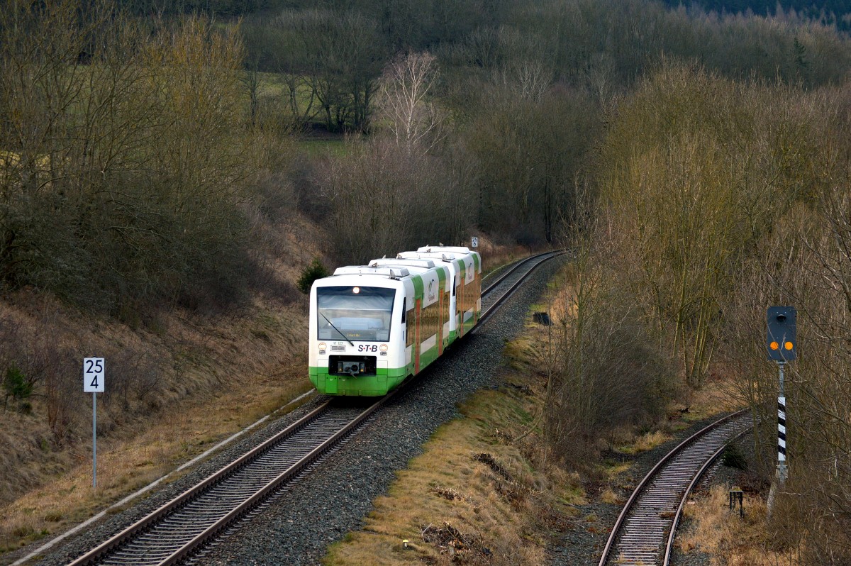 Süd-Thüringen-Bahn VT 127 und VT 117 kamen am 10.1.2015 aus Gehlberg Bergab gerollt und werden den Bahnhof Gräfenroda bald erreichen.Ihr Ziel ist Erfurt HBF.