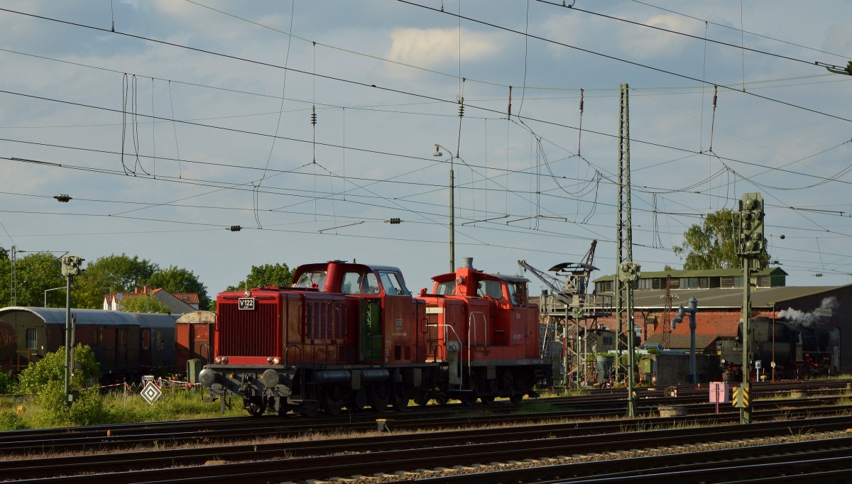V122 schleppte die defekte V60 der Pfalzbahn in Darmstadt Kranichstein am 17.05.2015