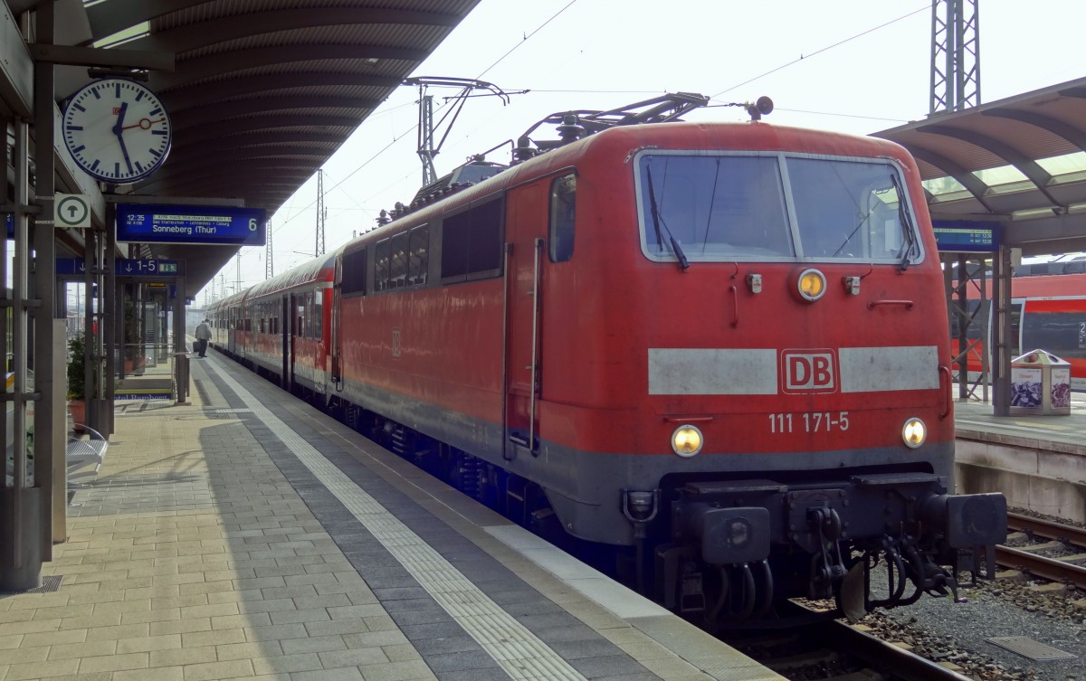 Vom 3.März 2014 bis 7.März 2014 fuhren aufgrund von Softwareproblemen beim Talent2, wieder Wendezüge aus 111 und n-Wagen als RE Bamberg-Sonneberg. Aufgenommen am 6.März im sonnigen Bamberg. 