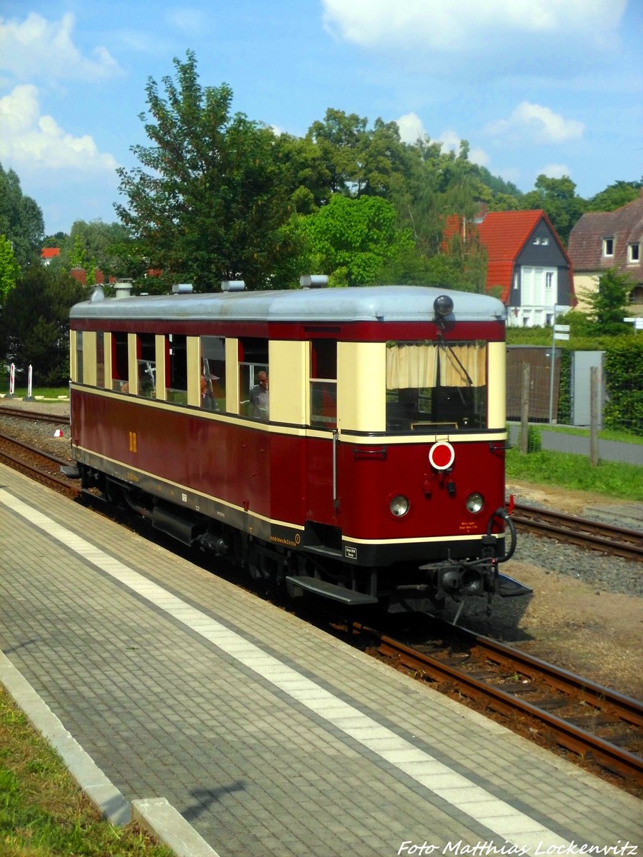 VT 137 322 der Zittauer Schmalspurbahn zu Gast bei der Dllnitzbahn  Wilder Robert  / hier steht der Triebwagen im Bahnhof Oschatz Sdbahnhof am 4.6.16