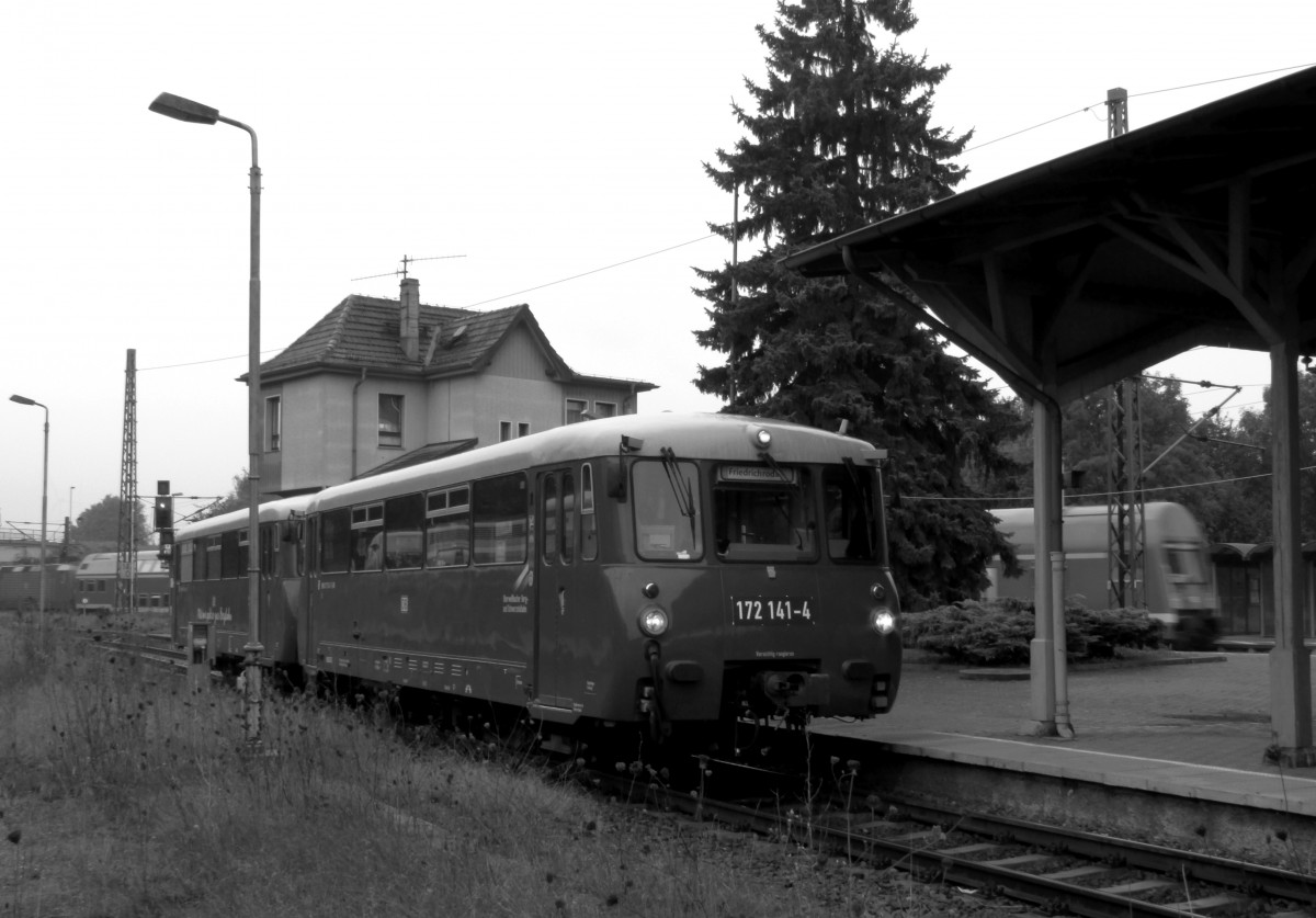 Wie früher! 
Der Ehemalige Stammtriebwagen 172 140-6 und der 172 141-4 im Bahnhof Fröttstädt am 21.09.2014