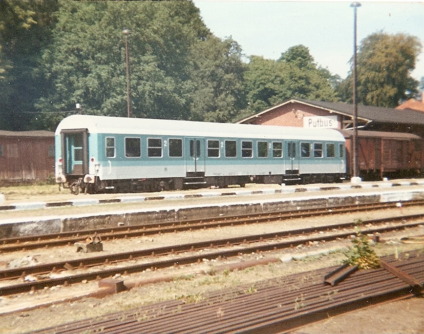 Zum Putbuser Bahnhofsfest wurde dieser Regionalbahnwagen ausgestellt.