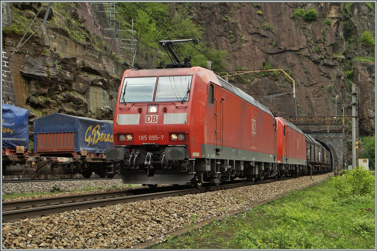 zwei DB 185 auf der Gotthard Südrampe in der Nähe von Faido. 
6. Mai 2014