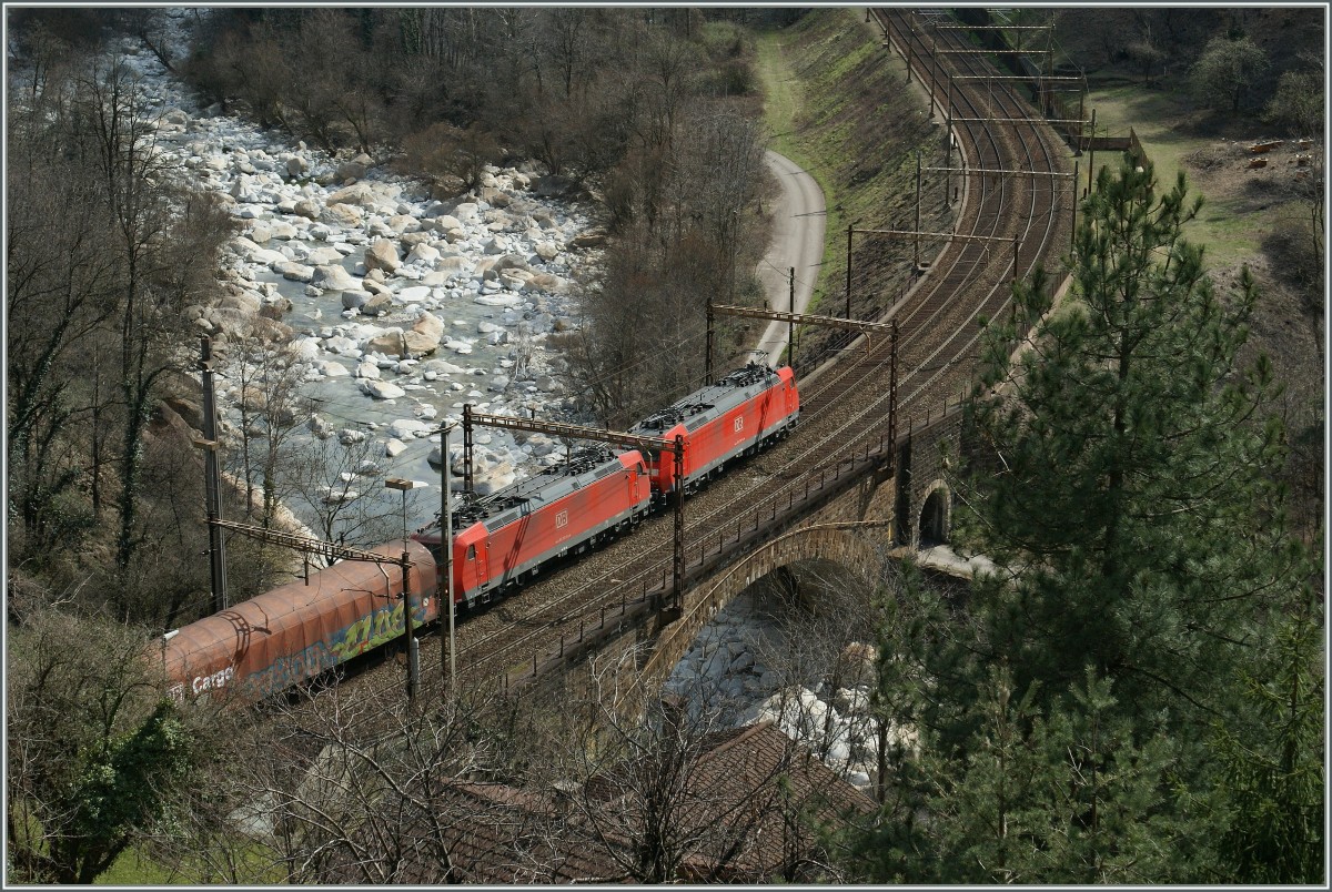 Zwei DB 185 in der Biaschina (Gotthard Sdrampe),
3.4.2013